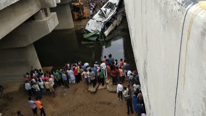 bus falls through gap accident...29 killed bus falls through gap accident...29 killed