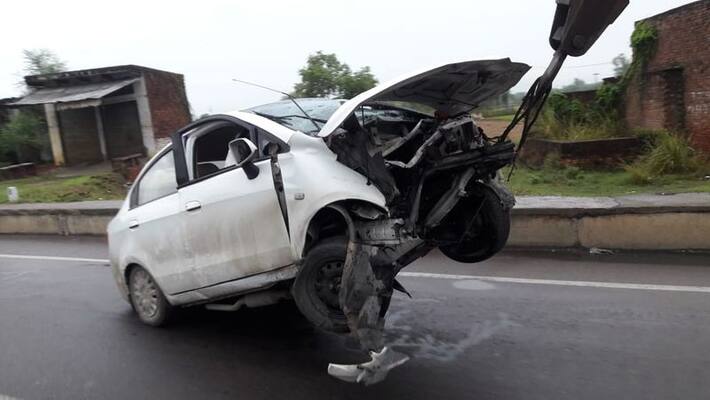 4 people of same family dies in a road accident 4 people of same family dies in a road accident