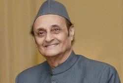 Karan singh asked to party constitute committee under leadership manmohan singh for new president