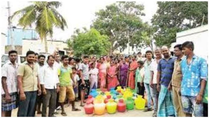 Jolarpettai protests to bring drinking water to Chennai Jolarpettai protests to bring drinking water to Chennai