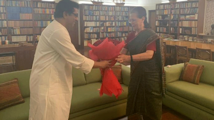 Maharashtra political... Raj Thackeray meets Sonia Gandhi Maharashtra political... Raj Thackeray meets Sonia Gandhi