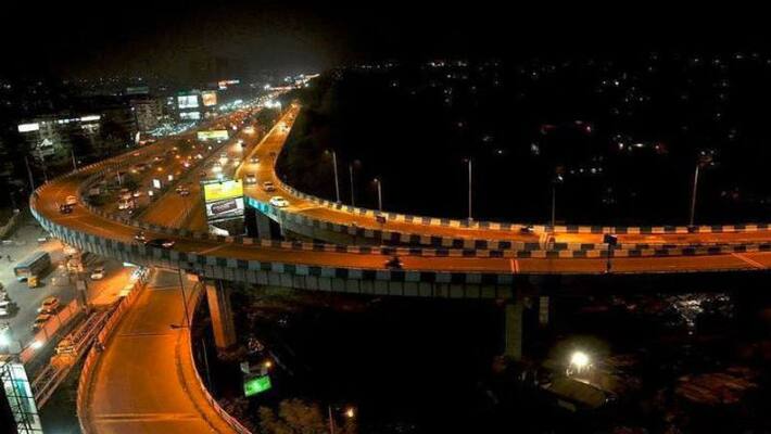 bangalore mayor decides to check potholes in night bangalore mayor decides to check potholes in night