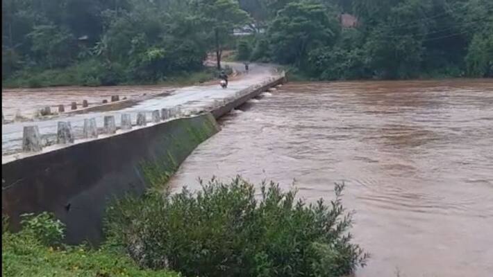 Heavy rainfall disturb normal life in Chikmagaluru Heavy rainfall disturb normal life in Chikmagaluru