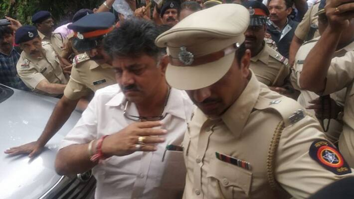 DK Shivakumar In Mumbai Dissident MLAs Shifted To Other Hotel DK Shivakumar In Mumbai Dissident MLAs Shifted To Other Hotel