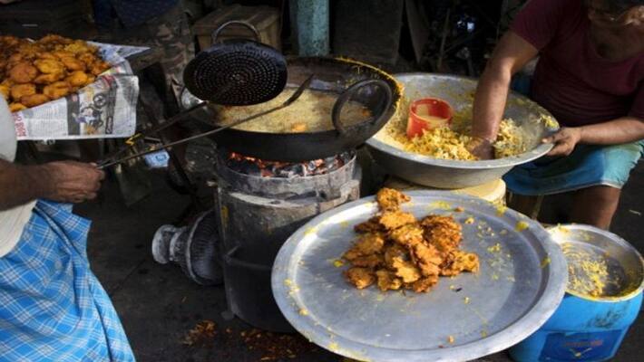 A few Street Food Destinations of Kolkata A few Street Food Destinations of Kolkata