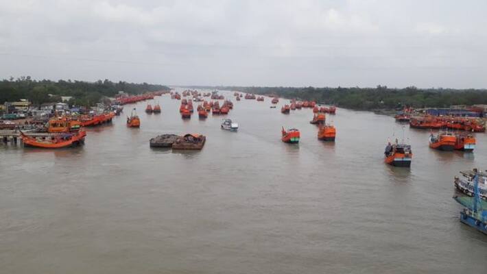 Govt will cease licence of Fishermen if they go to Sea ignoring instructions of Weather office Govt will cease licence of Fishermen if they go to Sea ignoring instructions of Weather office