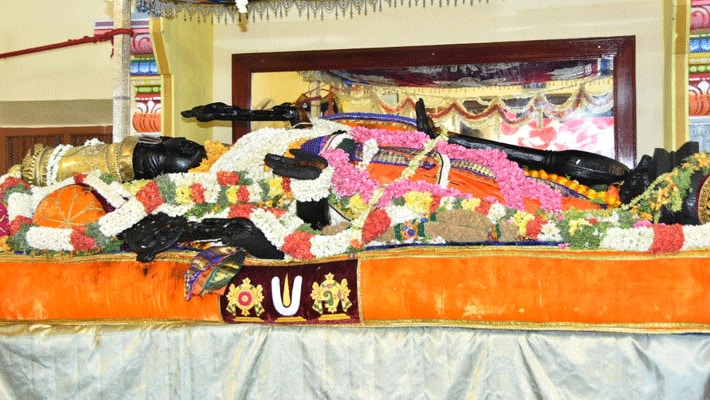 AthiVaradar temple...DMDK Vijayakanth visited