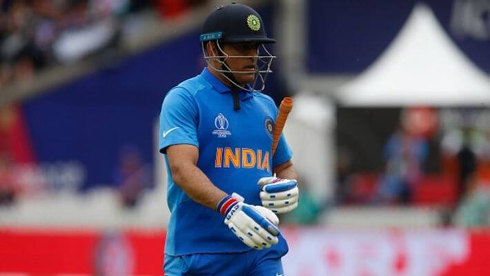 Fans raise question on ms dhoni run out against new zealand Fans raise question on ms dhoni run out against new zealand