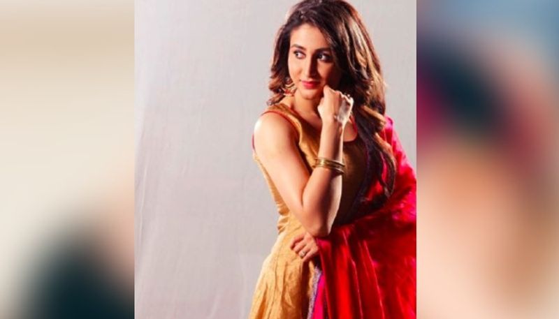 Oindrila sen pose goes viral on net