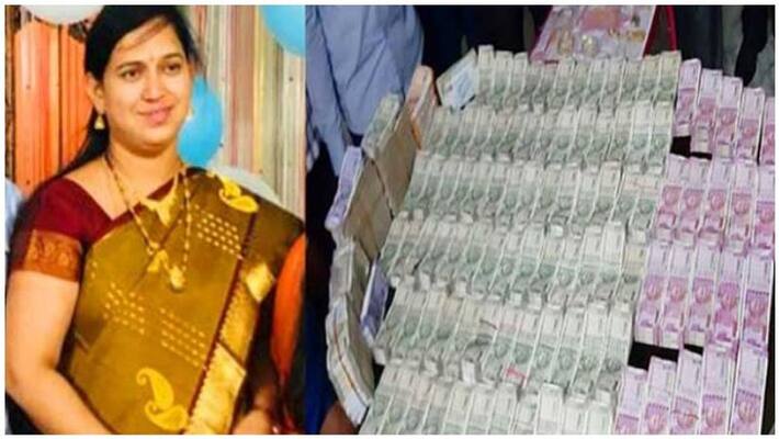 The honest bureaucrat used the award bribe The honest bureaucrat used the award bribe