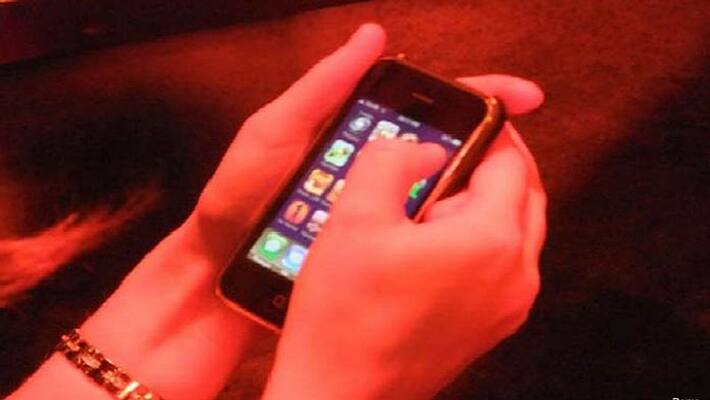 Couple quarrel over mobile, wife committed suicide Couple quarrel over mobile, wife committed suicide