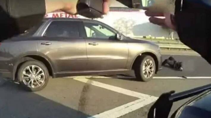 Police mistook girls gun as real shot her Police mistook girls gun as real shot her