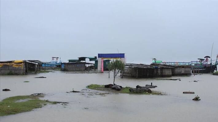 Floods kill over 100 in India, Nepal and Bangladesh, displaced lakhs of people Floods kill over 100 in India, Nepal and Bangladesh, displaced lakhs of people