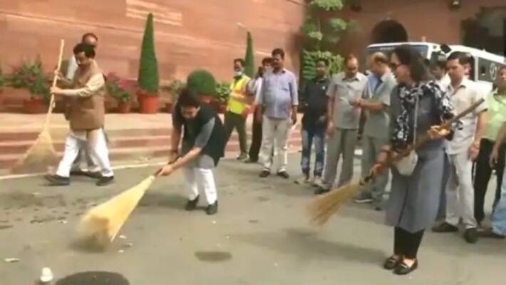 social media mock hemamalini for her cleaning in parliament social media mock hemamalini for her cleaning in parliament