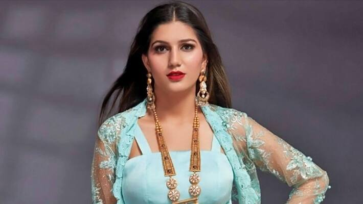 Gurugram: Haryani singer and dancer sapna chaudhary cae crashed, narrowly escaped Gurugram: Haryani singer and dancer sapna chaudhary cae crashed, narrowly escaped
