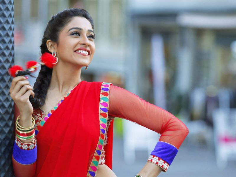 రెజీనా :టాలీవుడ్ లో రెజీనా స్టార్ హీరోయిన్ అవుతుందనే మొదట్లో అంచనాలు వినిపించాయి. ఇటీవల రెజీనాని పరాజయాలు వెంటాడుతున్నాయి. రెజీనా ప్రస్తుతం అడవి శేష్ సరసన ఎవరు చిత్రంలో నటిస్తోంది.