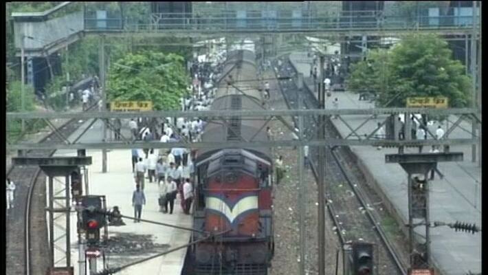 700 caught on express train in rain floods 700 caught on express train in rain floods