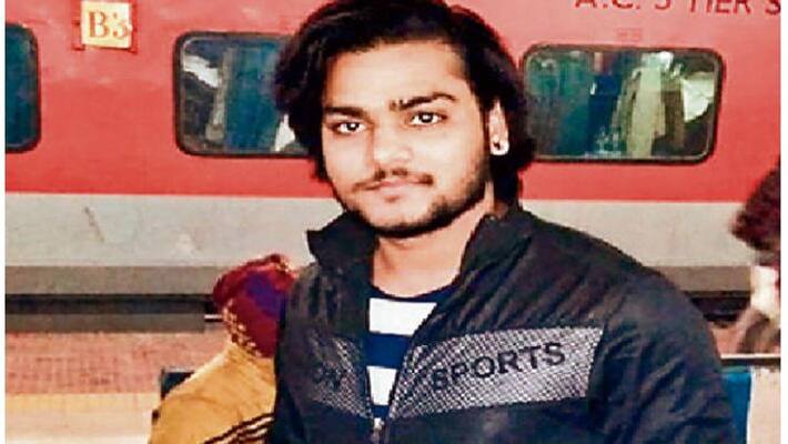 Boyfriend shoots himself during Chatting on a video call from girlfriend Boyfriend shoots himself during Chatting on a video call from girlfriend