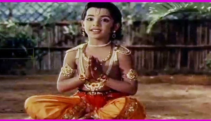 భక్త ప్రహ్లాద : సీనియర్ నటి రోజా రమణి డెబ్యూ మూవీ ఇది. ఈ చిత్రంలో రోజా రమణి చైల్డ్ ఆర్టిస్ట్ గా ప్రహ్లాద పాత్రలో నటించారు. ఈ చిత్రంలో ఆమె నటనకు ఉత్తమ చైల్డ్ ఆర్టిస్ట్ గా జాతీయ అవార్డు దక్కింది.