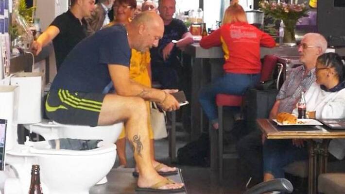man sat on toilet seat for 5 days to make world record man sat on toilet seat for 5 days to make world record