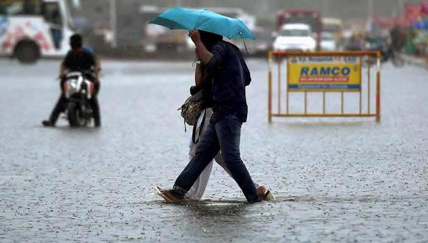 Heavy Monsoon Rain Lashes in Bangalore surrounding Heavy Monsoon Rain Lashes in Bangalore surrounding