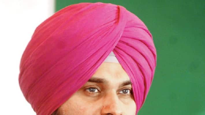 Navjot Singh Sidhu shown black flags by protesting farmers in Punjab-dnm Navjot Singh Sidhu shown black flags by protesting farmers in Punjab-dnm