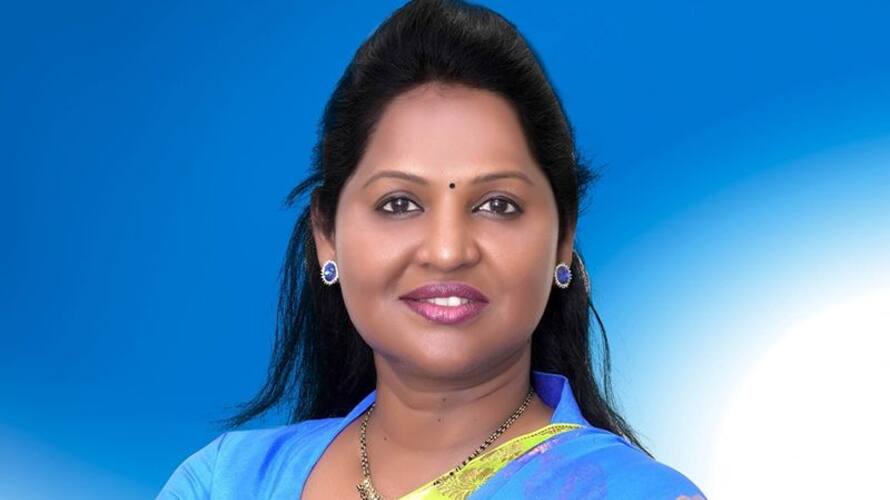 mla sridevi cries after tdp leaders scolding in amaravati mla sridevi cries after tdp leaders scolding in amaravati