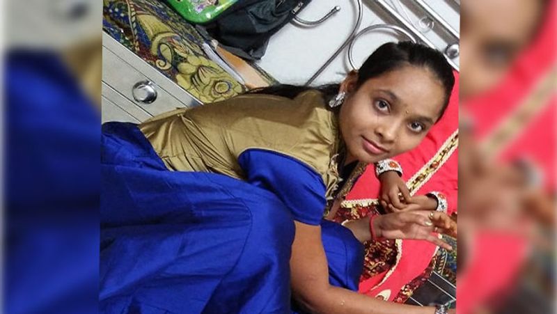 मुंबई. एक पिता अपनी बेटी की लवमैरिज से इतना आगबबूला था कि उसने बेरहमी से मर्डर कर दिया। कुछ दिन पहले घाटकोटपर इलाके में हुए 20 साल की गर्भवती महिला के सनसनीखेज मर्डर का पुलिस ने खुलासा कर दिया है। महिला का शव रविवार की सुबह फुटपाथ पर मिला था। आरोपी पिता को गिरफ्तार कर लिया गया है। मीनाक्षी चौरसिया 4 महीने की गर्भवती थी। शनिवार को राजकुमार चौरसिया ने बेटी के चेहरे और सिर पर चाकू से कई वार करके मौत के घाट उतार दिया था।
