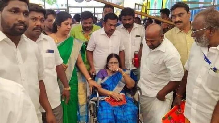 Karunanidhi family total surrender Karunanidhi family total surrender