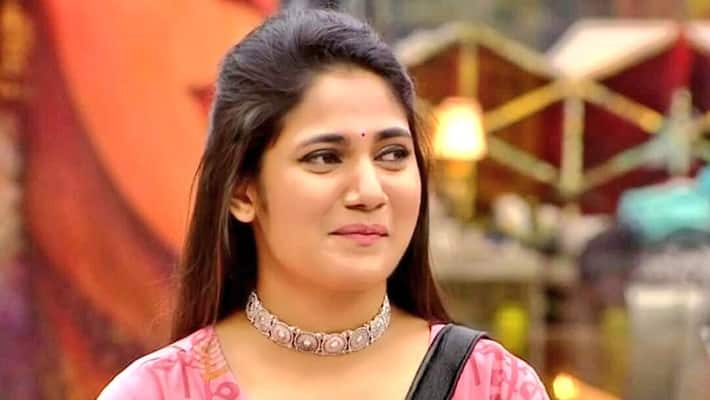 vanitha open talk about losliya vanitha open talk about losliya