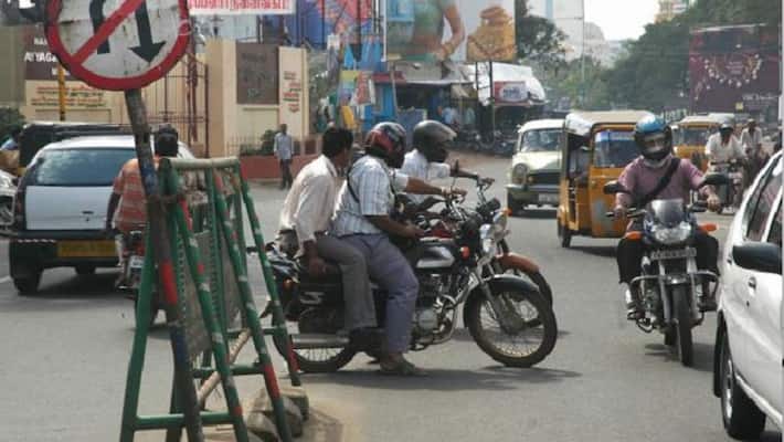 Pune Traffic Police Ties Up With Swiggy and Zomato to Gift Commuters Who Follow Rules Pune Traffic Police Ties Up With Swiggy and Zomato to Gift Commuters Who Follow Rules