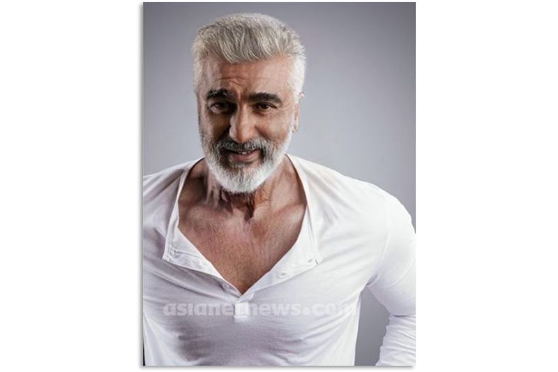 Manju and Tovino in the 60s celebrities on Facebook app