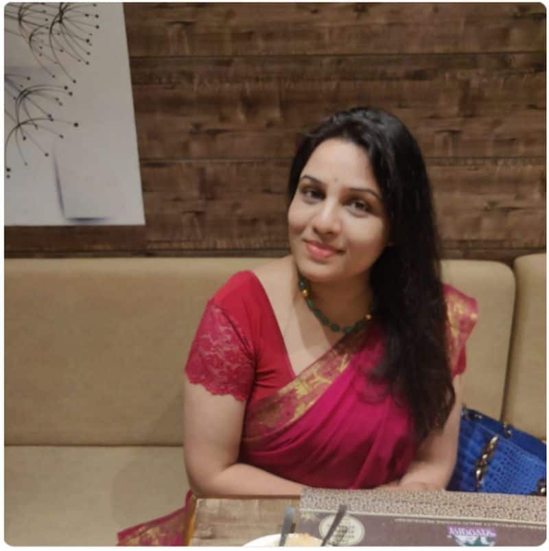 Her busy schedule did not stop her from being a part of the #SareeTwitter trend. IPS D Roopa posted a picture of herself on her Twitter handle said, “Joining the bandwagon, delayed though.. #SareeTwitter Saree, the elegant national dress.” The official joined the saree lovers club a little late, but made it in style nevertheless.