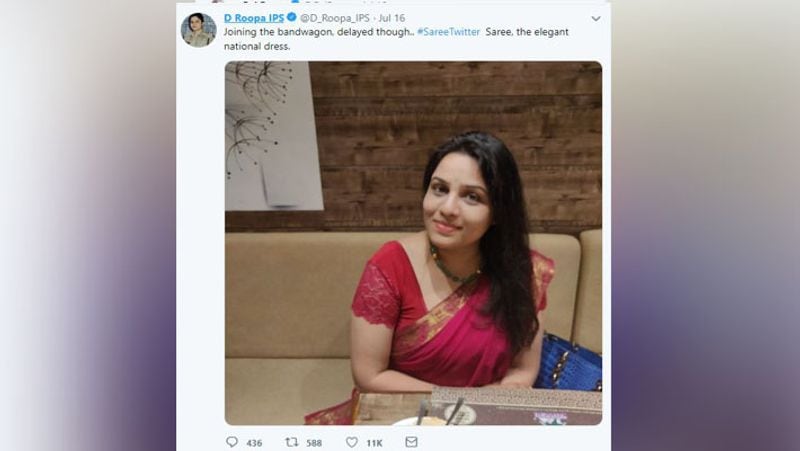 एसपी रूपा ने भी साड़ी में फोटो ट्वीट करते हुए इसे नेशनल ड्रेस बताया।