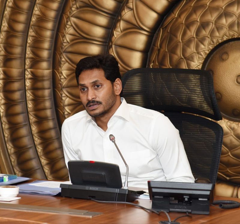 ఏది ఏమైనా స్థానిక సంస్థల ఎన్నికలు పూర్తయిన తరువాతే ఈ విషయంపై ఒక నిర్ణయం తీసుకోనున్నారు. ఇప్పుడు ఆరు వారాలు వాయిదా పడడంతో అమాత్య పదవిని ఆశించిన వారంతా ఇప్పుడు మళ్ళీ వెయిట్ చేయక తప్పదు.