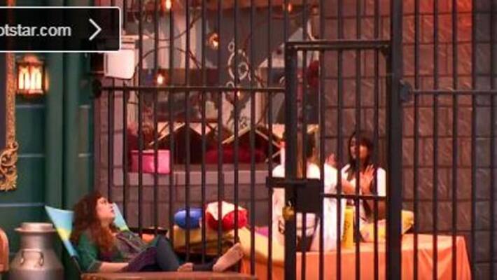sakshi and meera fight in jail sakshi and meera fight in jail