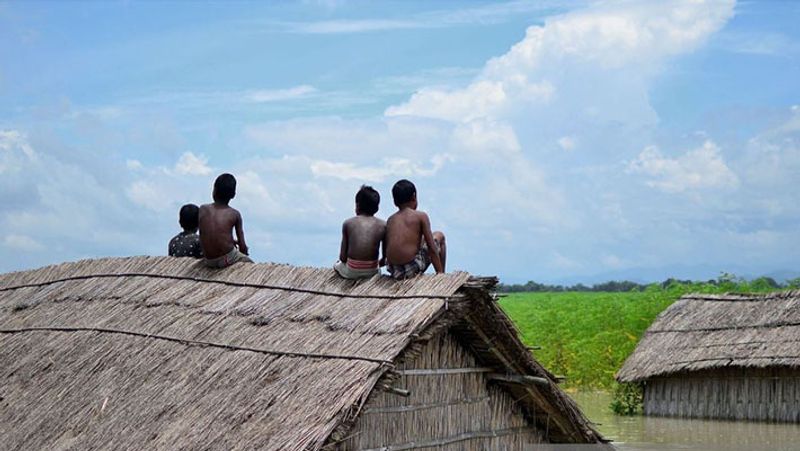 ये तस्वीर 2016 में गुवाहाटी में आए बाढ़ की है।