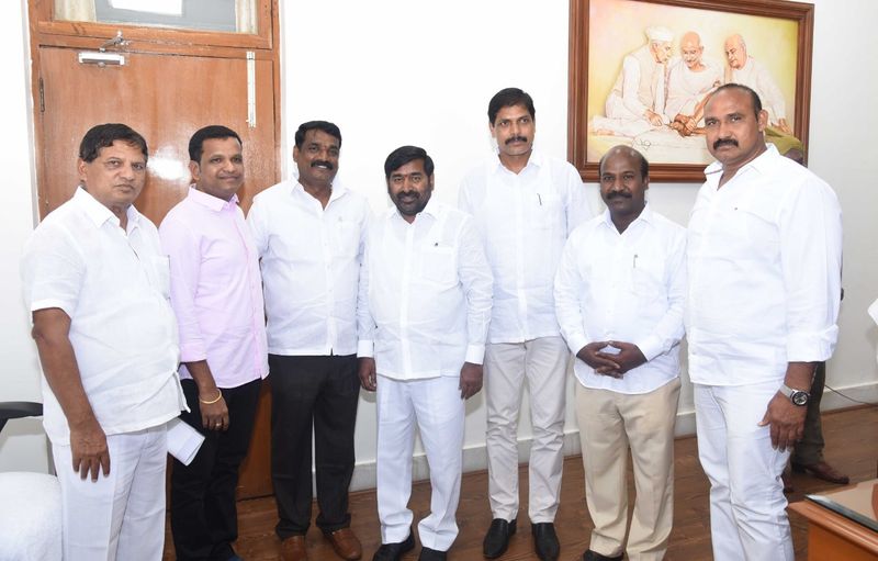 జగదీశ్ రెడ్డితో నల్గొండ టీఆర్ఎస్ ఎమ్మెల్యేలు