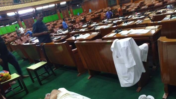 Karnataka bjp mlas dharna in assembly over night Karnataka bjp mlas dharna in assembly over night