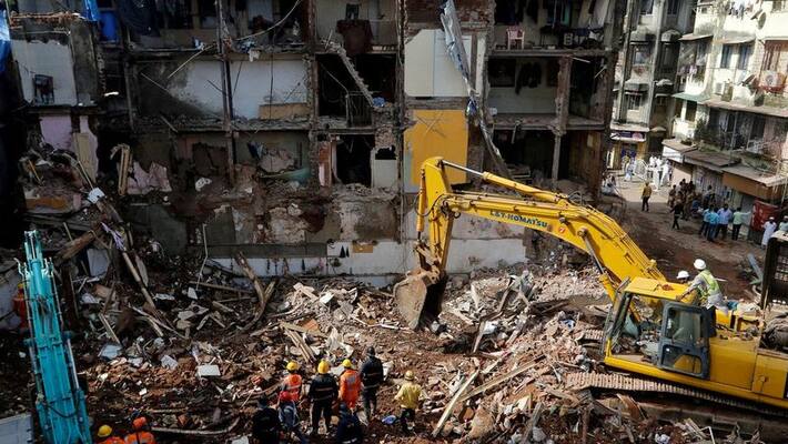 25 feared trapped as roof of building in Maharashtra's Solapur collapses 25 feared trapped as roof of building in Maharashtra's Solapur collapses
