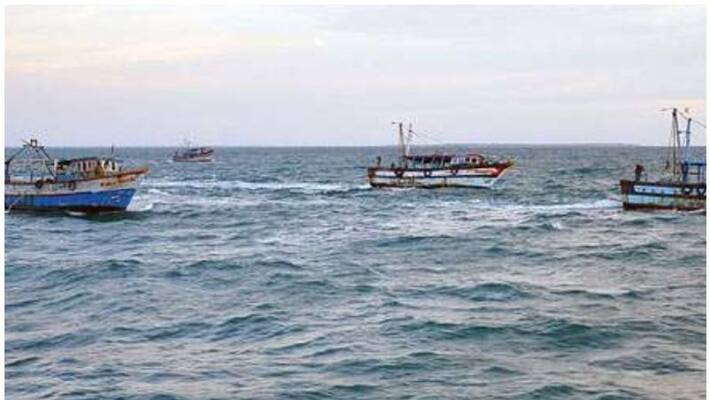 three persons missing after boat capsized in kollam neendakara three persons missing after boat capsized in kollam neendakara