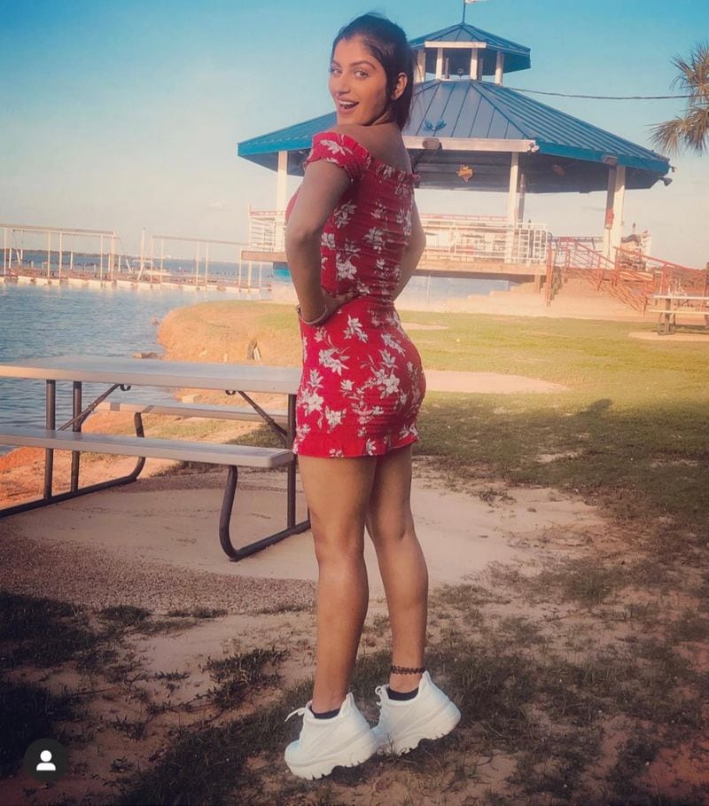 ctress Yashika Anand's Super Color Full Photo Gallery ..!