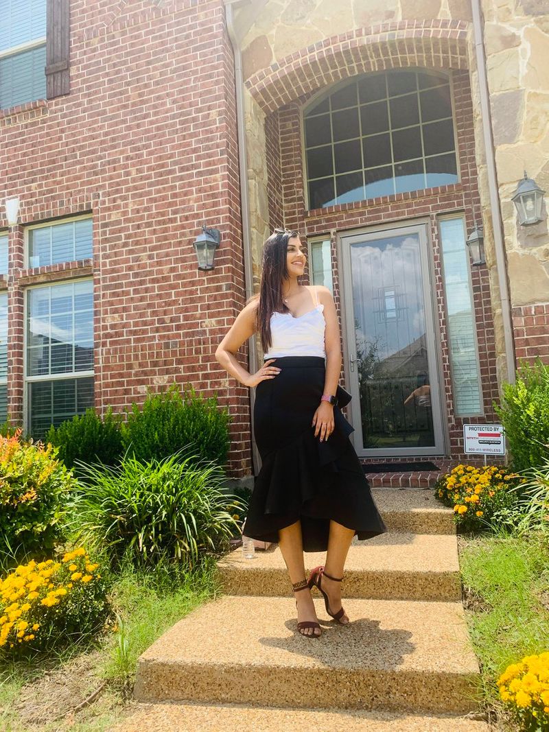 ctress Yashika Anand's Super Color Full Photo Gallery ..!