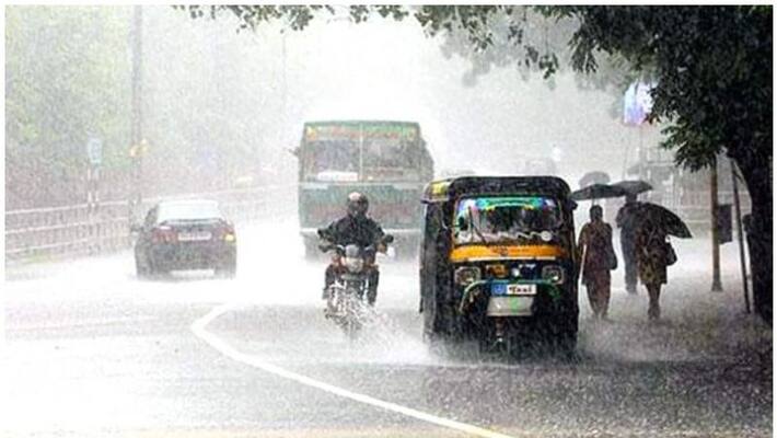 കനത്ത മഴയ്ക്ക് സാധ്യത കേരളത്തിൽ വിവിധ ജില്ലകളിൽ ഇന്ന് ‘റെഡ് ‘ഓറഞ്ച്