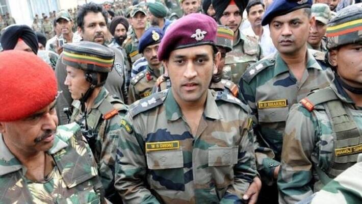 dhoni in militry dhoni in militry