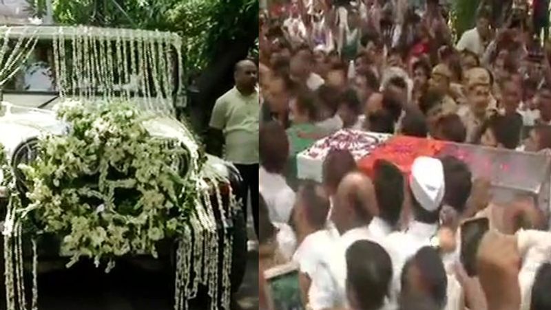 शीला दीक्षित का पार्थिव शरीर कांग्रेस मुख्यालय पहुंचा
