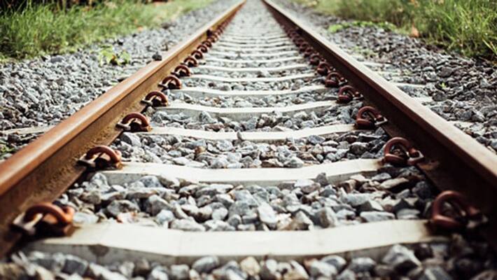Close shave for 20 Jharkhand workers walking on railway tracks Close shave for 20 Jharkhand workers walking on railway tracks