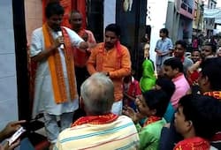 Uttar Pradesh: BJP Kisan Morcha chants Hanuman Chalisa on Aligarh road to oppose namaz on streets