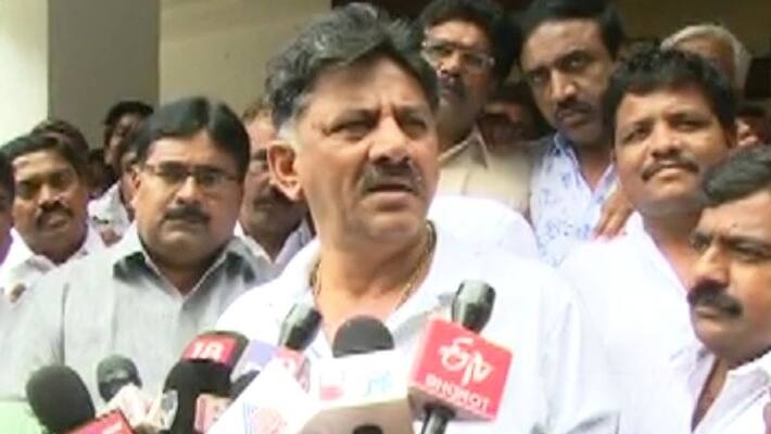 In Major Twist, Shivakumar Hints at Appointing Congress CM to Save Karnataka Coalition, Claims Move Has JDS Nod In Major Twist, Shivakumar Hints at Appointing Congress CM to Save Karnataka Coalition, Claims Move Has JDS Nod