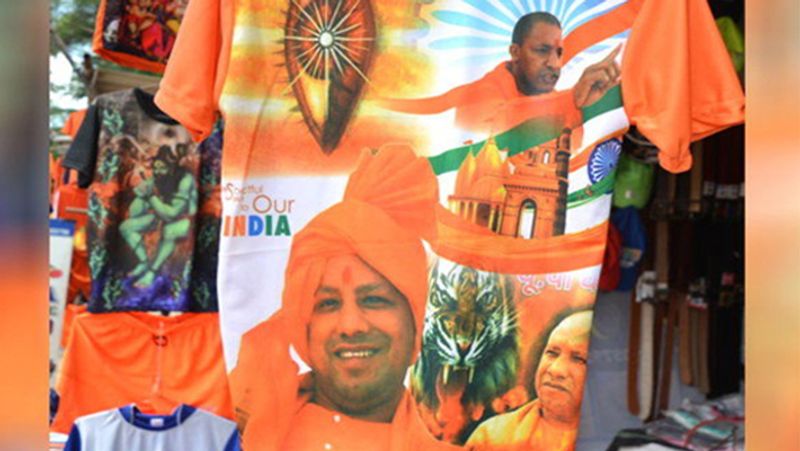 राजनीतिक गलियारों ने पिछले कुछ दिनों में तेजी से धर्म की तरफ अपनी पैठ जमाई है। ऐसे में कांवरियों का ये क्रेज समझा जा सकता है।